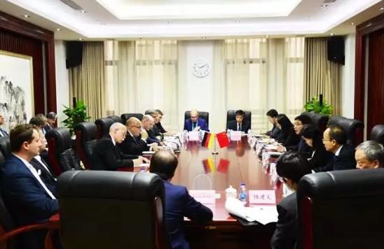 苗圩會(huì)見德國官員 交流5G合作事宜